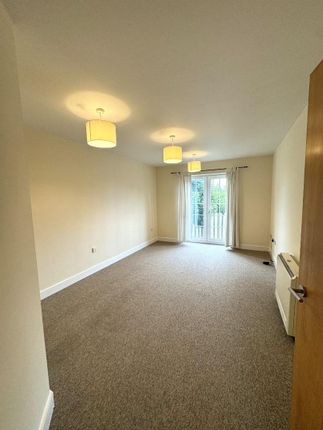 27, Champs Sur Marne, Bradley Stoke photo 3