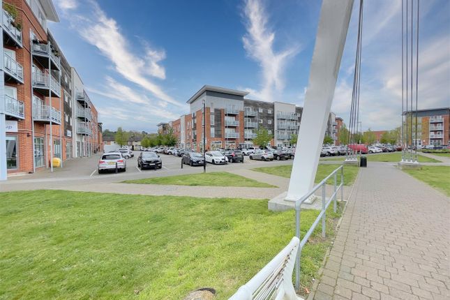 Flat for sale in Compair Crescent, Ipswich