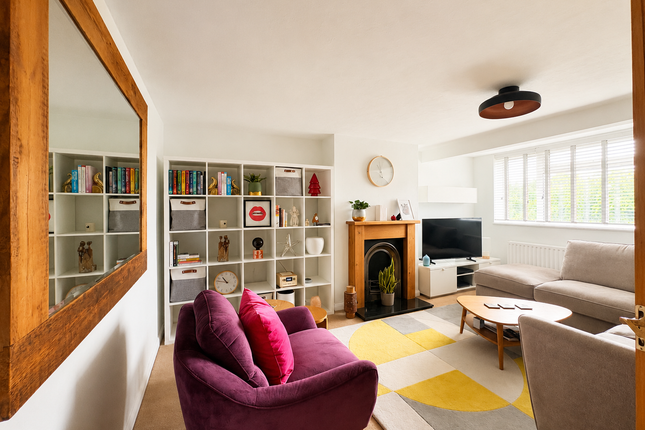 158, Whitton Dene, Isleworth photo 2