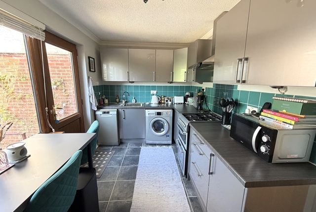 17, Macauley Close Devon, Honiton photo 2