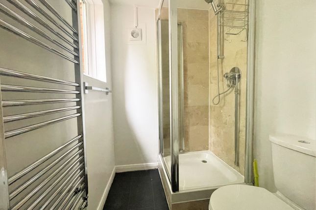 Flat 4, 10 Aldrington Road, London photo 3