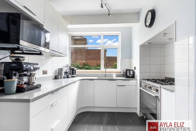 14, Westview Crescent, London photo 3