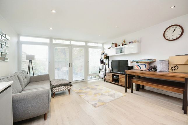 Thumbnail Flat for sale in Springfield Road, Chelmsford