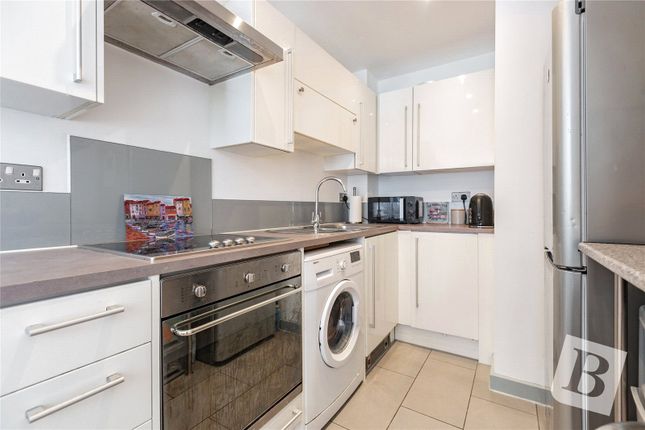 Flat 6,, Hazeleigh House, Romford photo 3