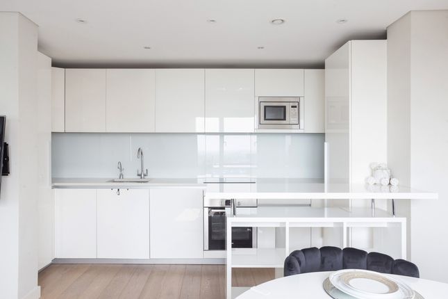 Flat for sale in Merchant Square East, London