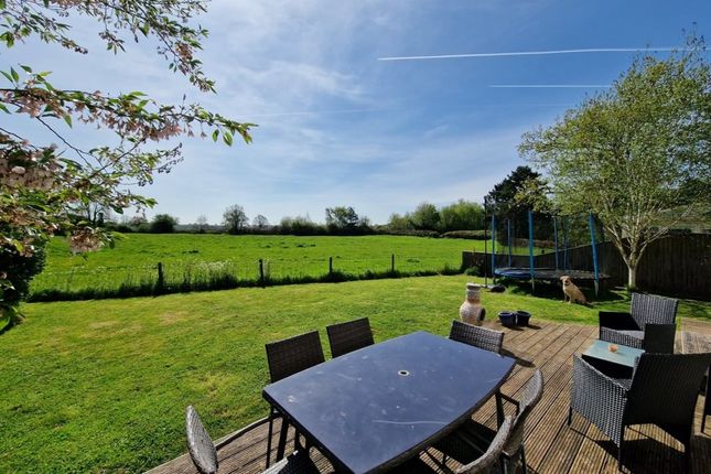 5 The Cedars Lea, Malmesbury photo 4