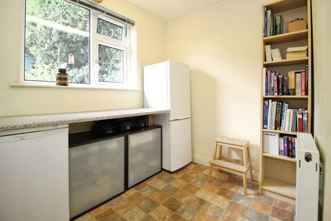 14, Greenwood Avenue, Dewsbury photo 4