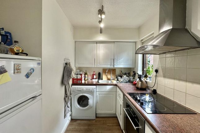 37, Pikestone Close, Hayes photo 3