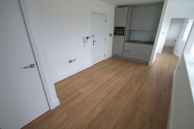 Flat to rent in Laporte Way, Luton