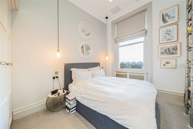 Flat for sale in Earl's Court Square, London