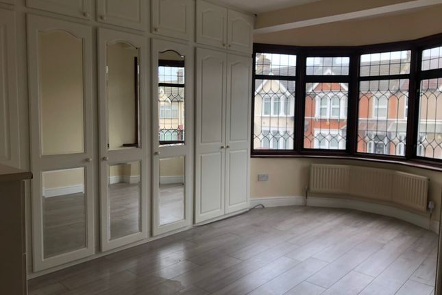 Thumbnail Room to rent in Castleton Road, Goodmayes, Ilford