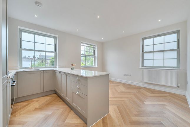 Apartment 2 The Atelier, 8, Upper High Street, Hampshire photo 4