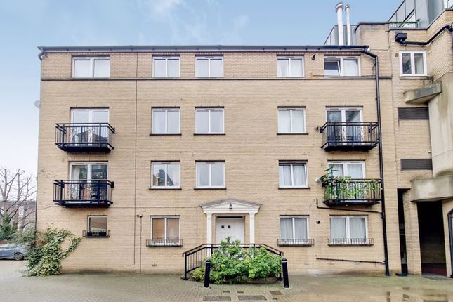 Thumbnail Flat for sale in Millenium Place, Cambridge Heath Road, Bethnal Green