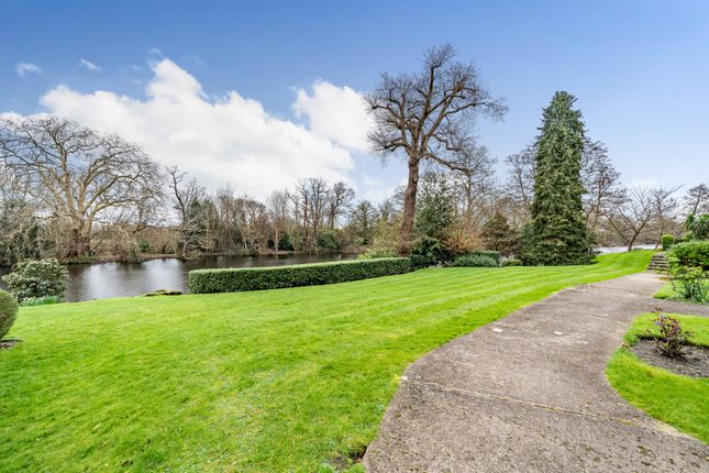 Thumbnail Flat for sale in Berkeley Court, Weybridge