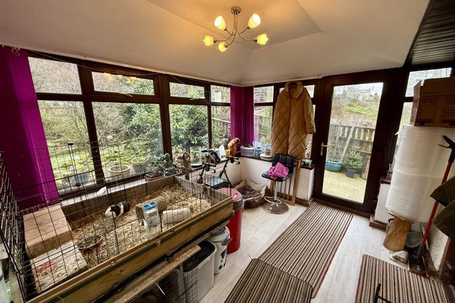 Pantyglyn, Carmarthen Road, Llanybydder photo 4