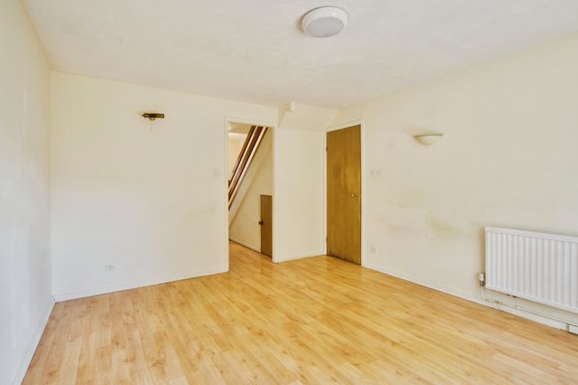 6, Canterbury Close, London photo 4