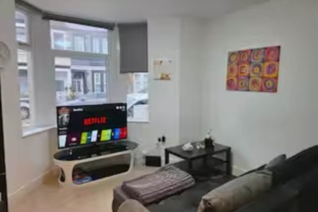 Flat A, Kincraig Street, Cardiff photo 5