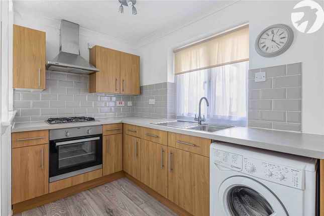 15, Brissenden Close, Rochester photo 3