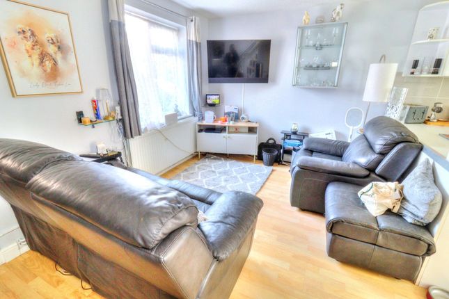 2 Bartholomew Tipping Way, High Wycombe photo 2
