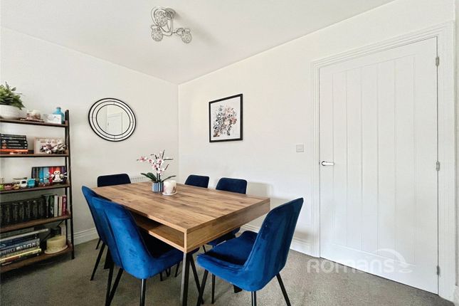 11, Cardwell Road, Surrey photo 4