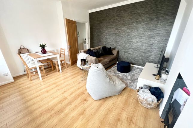 Flat for sale in Grand Drive, Raynes Park