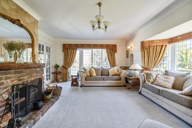 1, Torwood Close, Devon photo 3