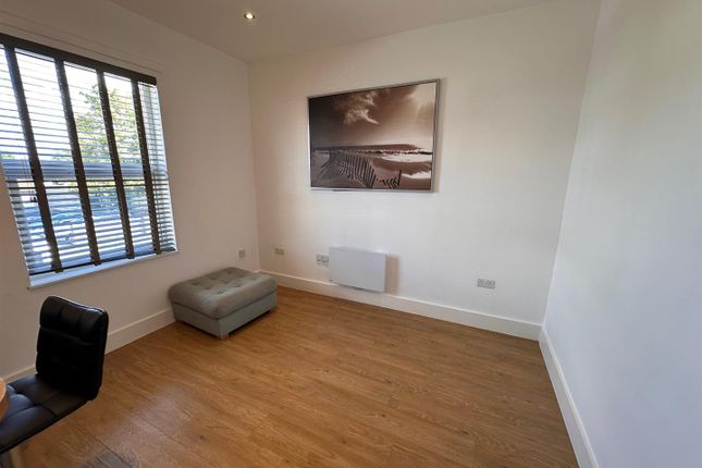 618b, London Road, Colnbrook photo 4