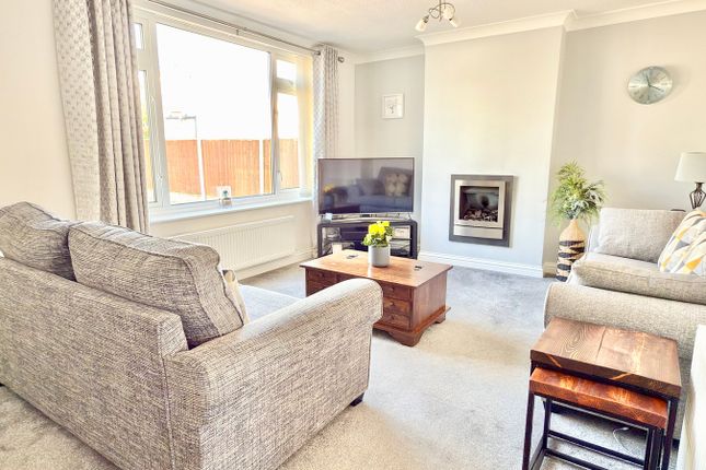 22, Rosefield Crescent, Tewkesbury photo 3