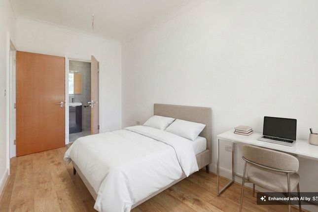 82A, High road, London photo 3