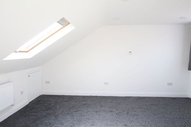 Flat 3 12, - Kensington Gardens, Ilford photo 3