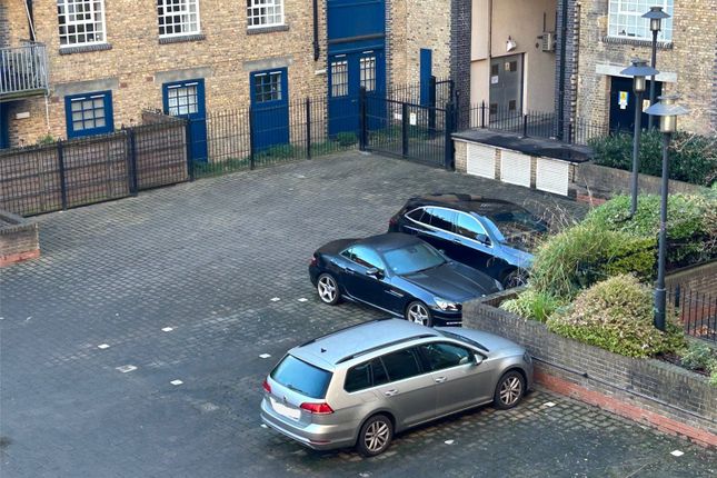 Parking/garage for sale in Curlew Street, London