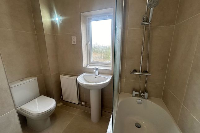 6 Llys Aderyn Du, Rhyl photo 3