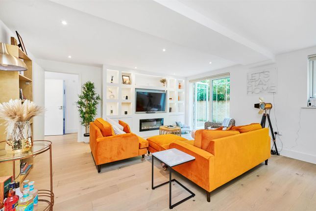5, Brookfield Mews, London photo 2