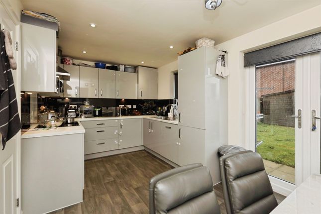 27, Oxbow Drive, Doncaster photo 3