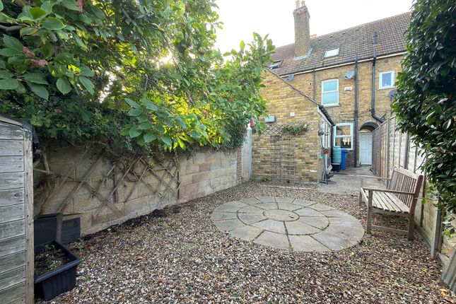 7 St. Johns Road, Faversham photo 4
