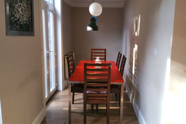 8 Ashlyn Grove, Manchester photo 2