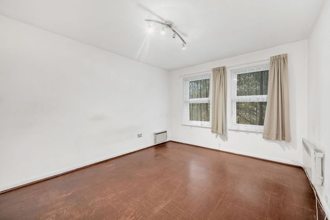 Flat 5, Lillistone Court 27-29 Craven Park, London photo 3
