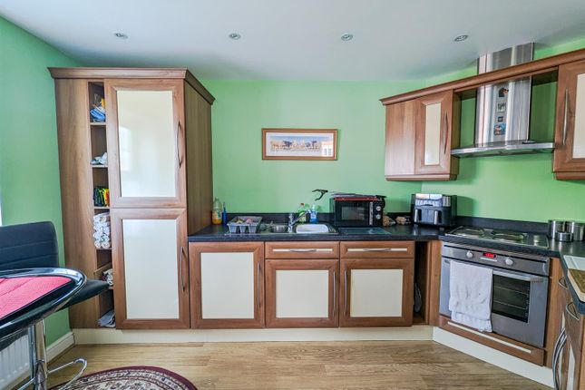 Flat for sale in Kings Park, Leigh
