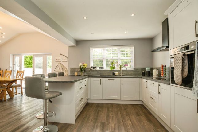 27, Heol Glaslyn, Caldicot photo 4