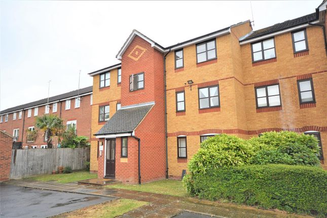 Flat to rent in Sherfield Close, New Malden