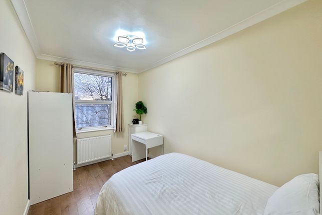 Flat A, 64 Eversholt Street, London photo 4