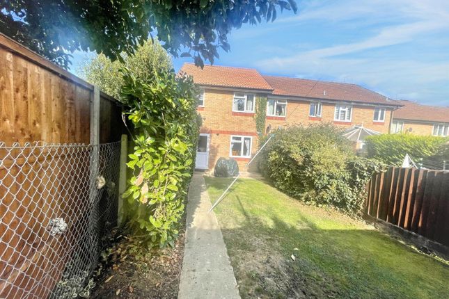 Frensham Close, Banbury photo 4
