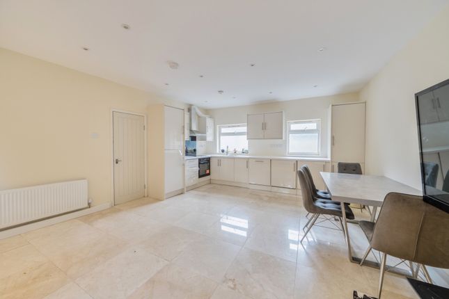 53, Sharps Lane, Middlesex photo 4