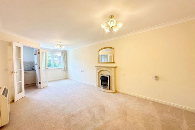 Apt 16, Southwood Court Southend Road, Billericay photo 2