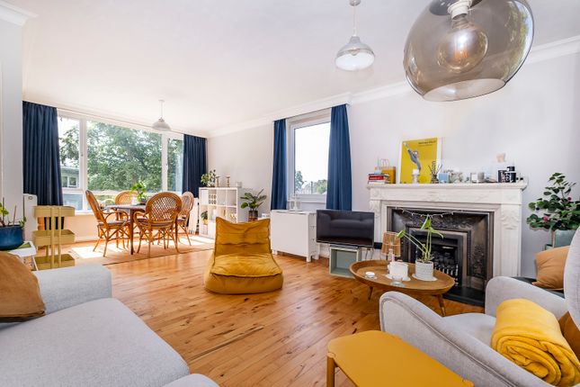 1-bed flat on Flat 10, Braemar House, 10, Manor Road, Teddington, £465,000
