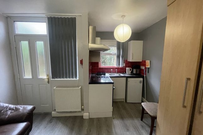 Flat to rent in Shrewsbury Road, Bolton BL1