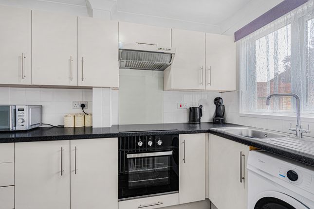 29, Mullens Road, Surrey photo 3