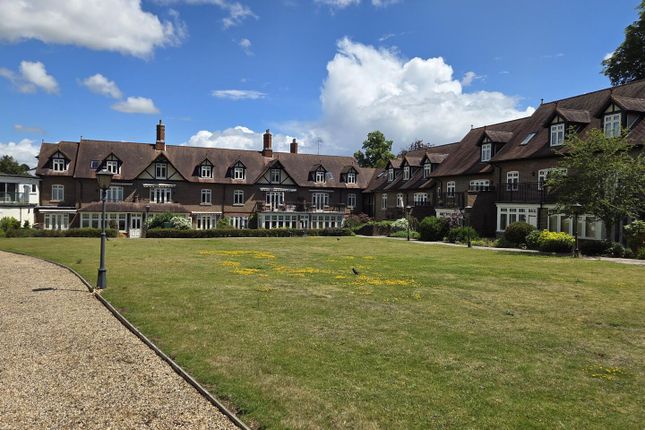 Flat 67 & 67a, Bramley Grange, Horsham Road, Guildford photo 2