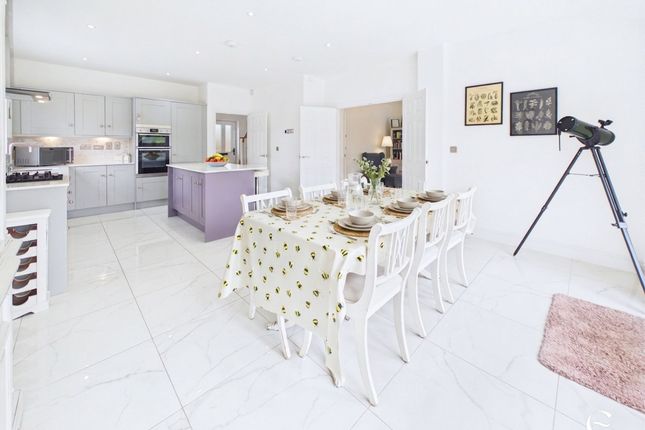 27 Top Lock Meadows, Stamford photo 2