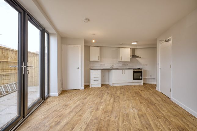 Flat 2, 5-7, Allenby Road, Kent photo 2